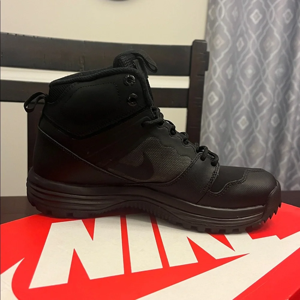 Nike Dual Fusion Hills Mid Boots 685621 020 H20 repel black Youth GS Boys Size 4